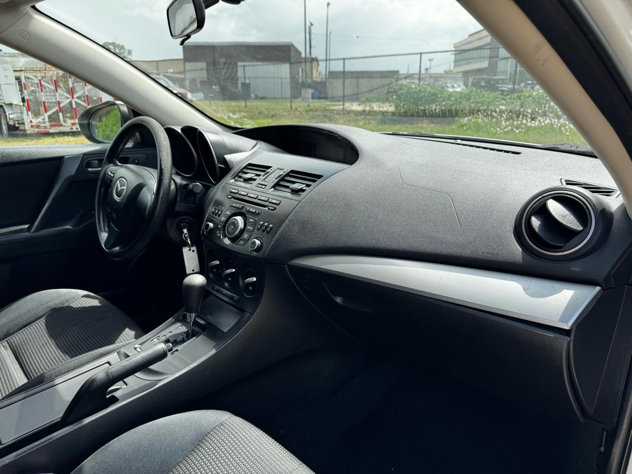 Mazda MAZDA3 i Sport 4-Door 2012