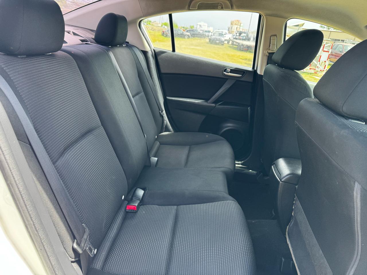 Mazda MAZDA3 i Sport 4-Door 2012