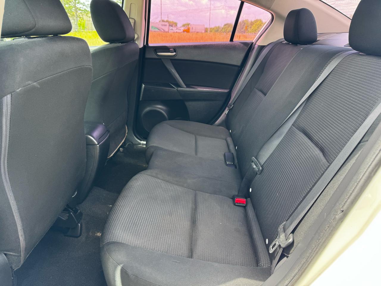 Mazda MAZDA3 i Sport 4-Door 2012