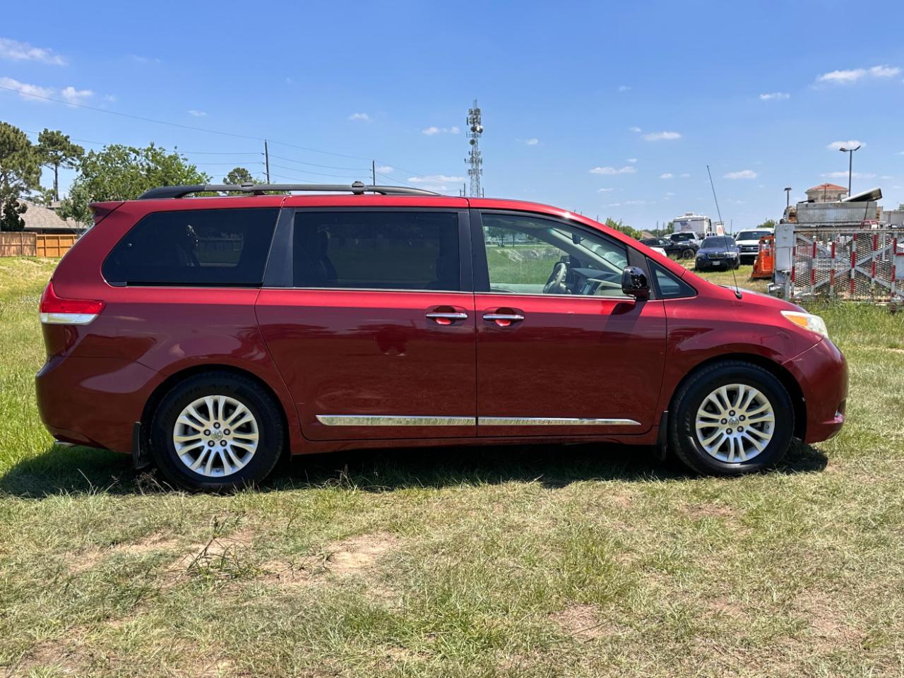 Toyota Sienna XLE FWD 8-Passenger V6 2014