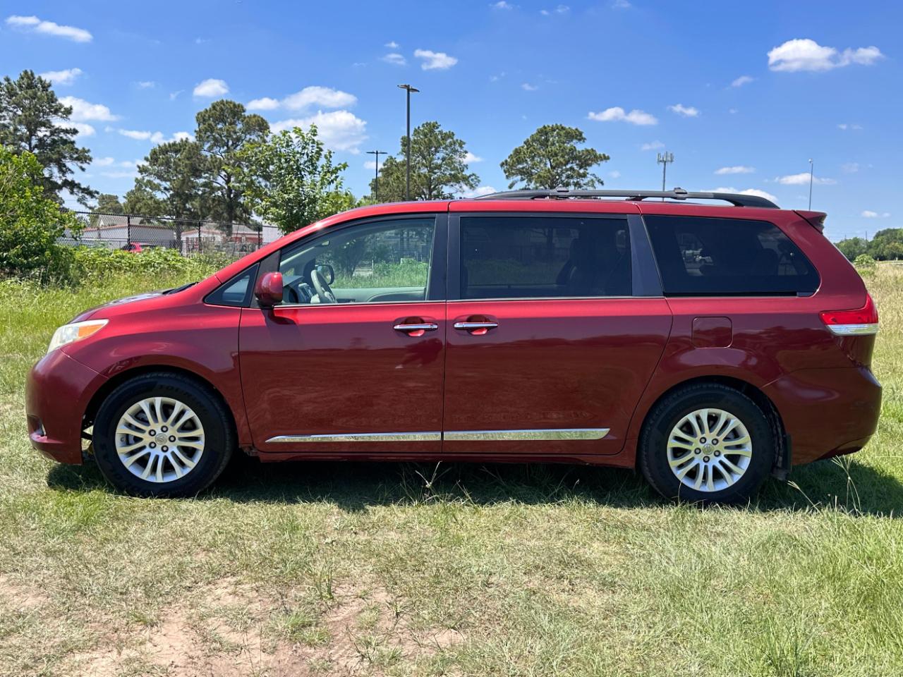 Toyota Sienna XLE FWD 8-Passenger V6 2014