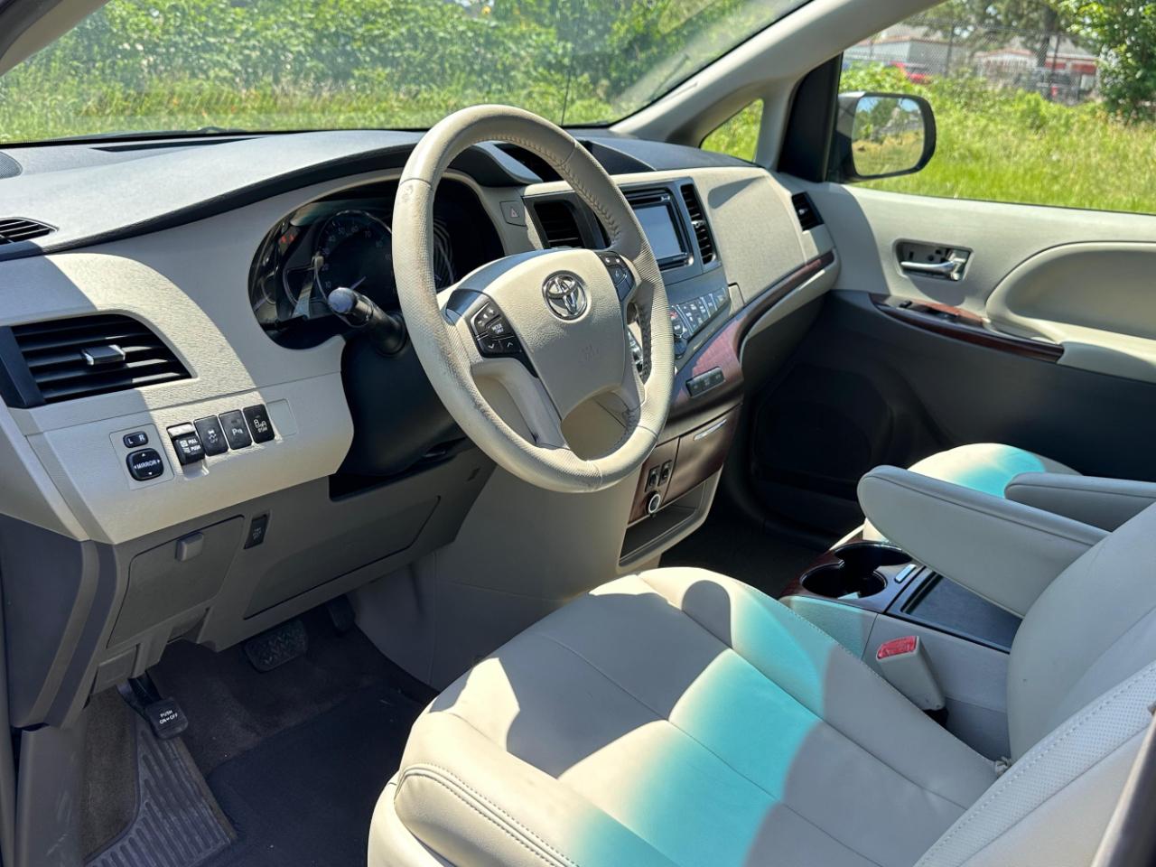 Toyota Sienna XLE FWD 8-Passenger V6 2014