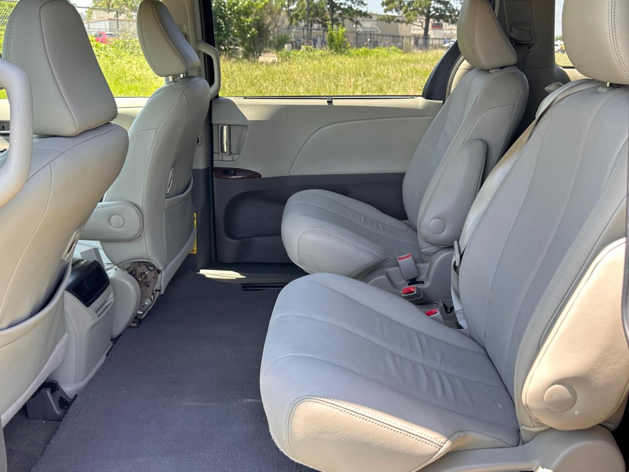 Toyota Sienna XLE FWD 8-Passenger V6 2014