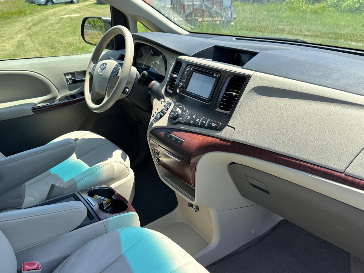Toyota Sienna XLE FWD 8-Passenger V6 2014