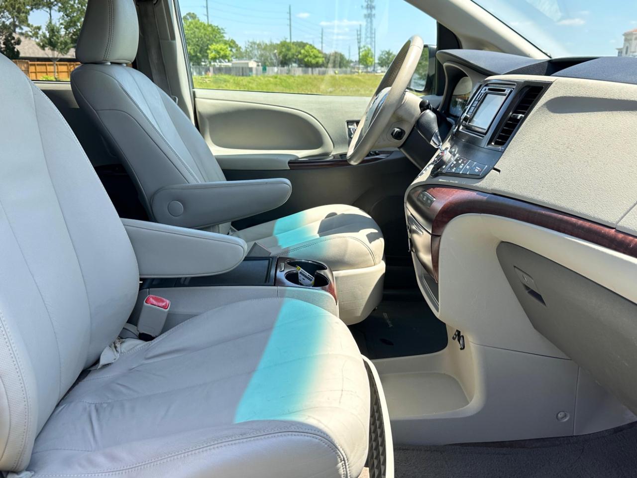 Toyota Sienna XLE FWD 8-Passenger V6 2014