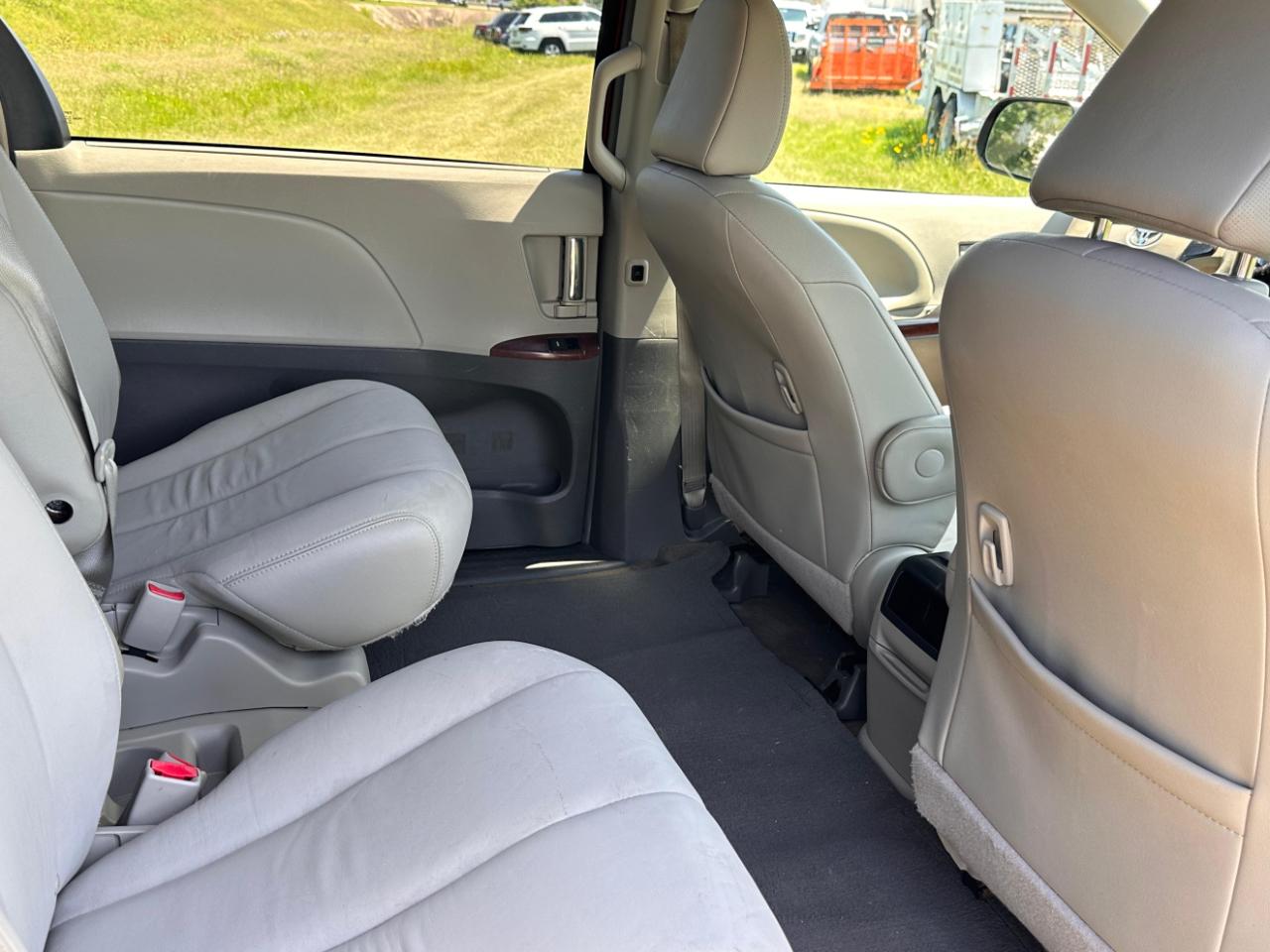 Toyota Sienna XLE FWD 8-Passenger V6 2014