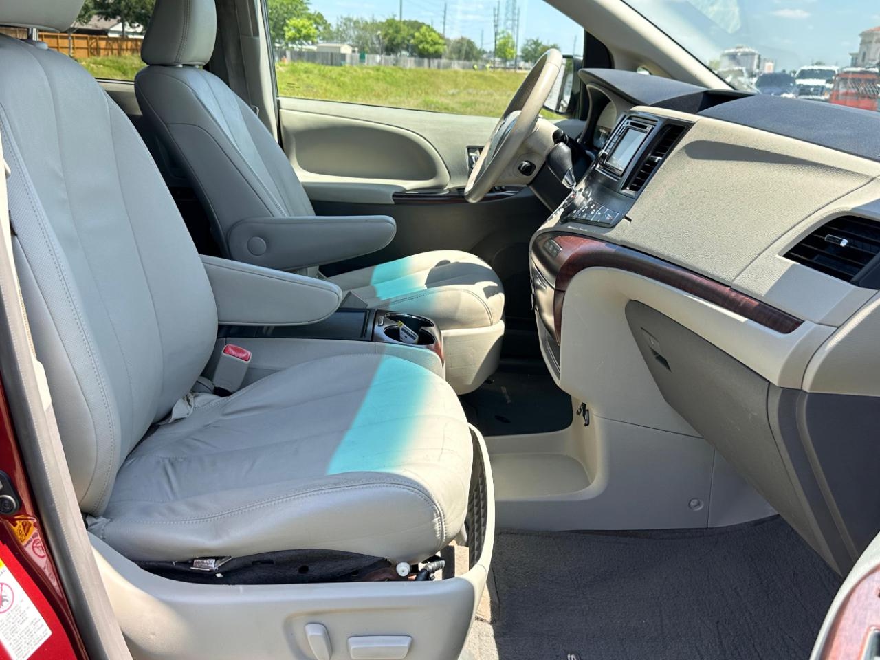 Toyota Sienna XLE FWD 8-Passenger V6 2014