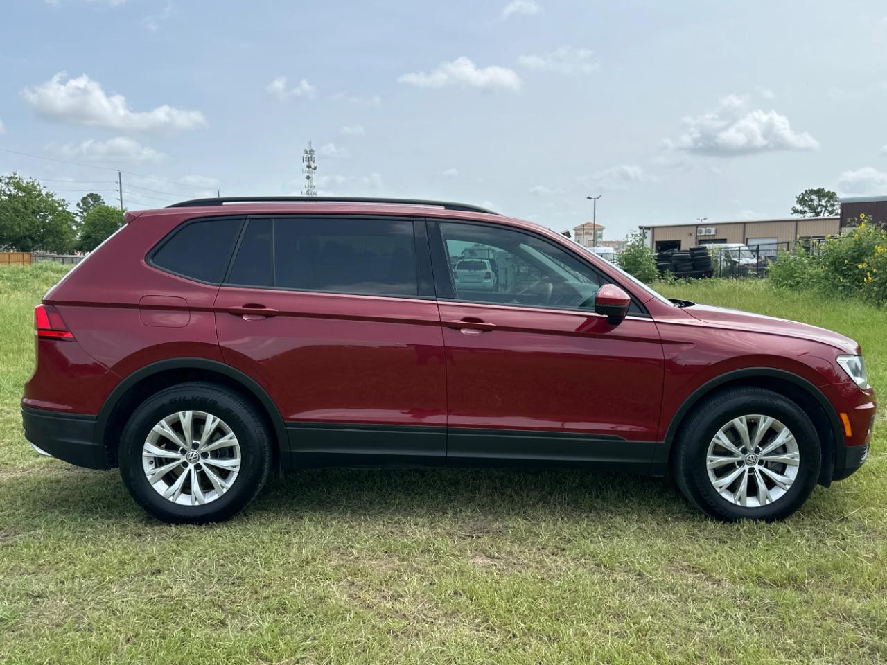 Volkswagen Tiguan S 2019