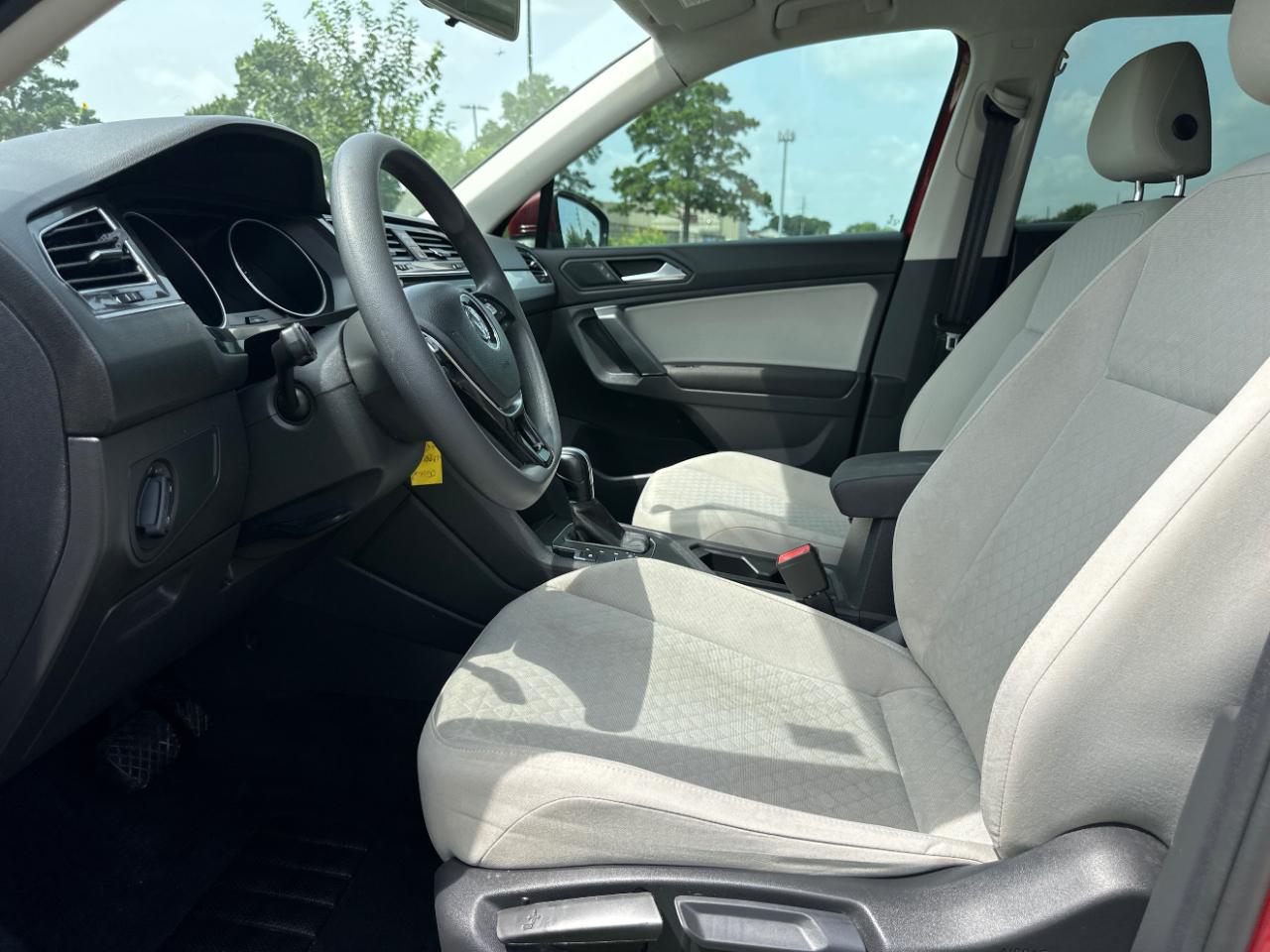 Volkswagen Tiguan S 2019