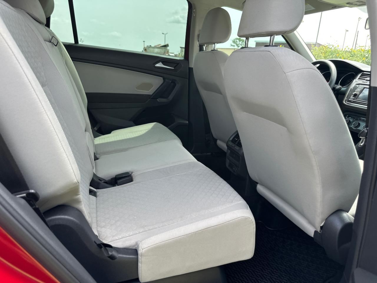 Volkswagen Tiguan S 2019