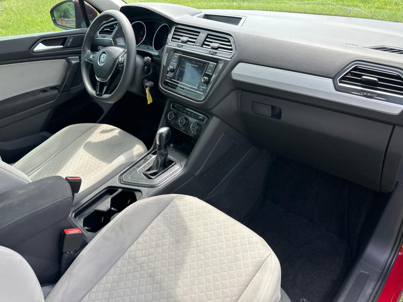 Volkswagen Tiguan S 2019