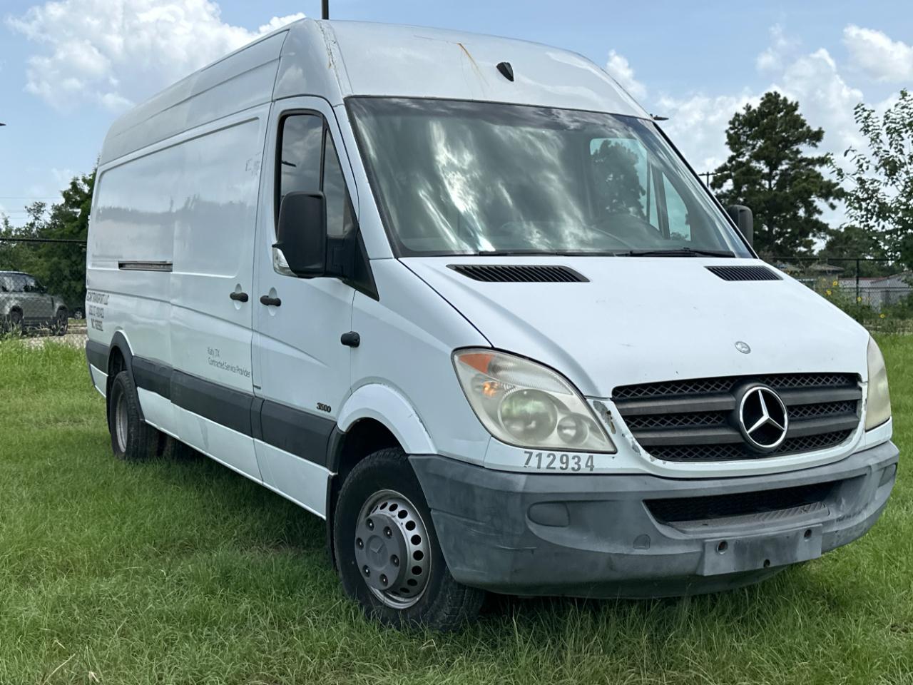 Mercedes-Benz Sprinter 3500 High Roof 170-in. WB EXT 2011