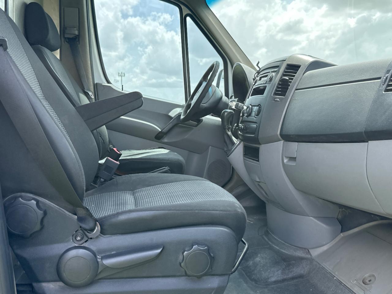 Mercedes-Benz Sprinter 3500 High Roof 170-in. WB EXT 2011
