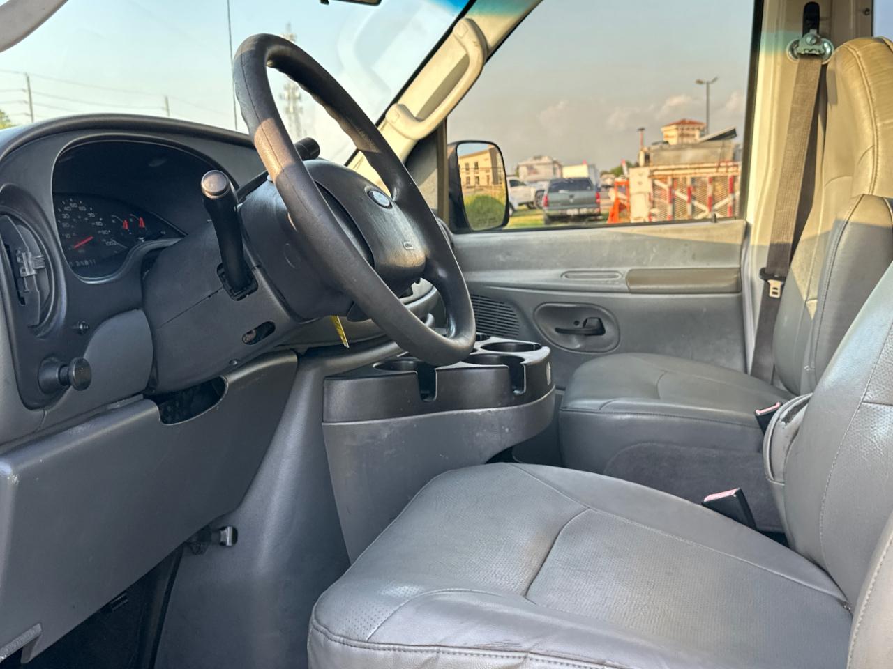 Ford Econoline E-150 XL 2008