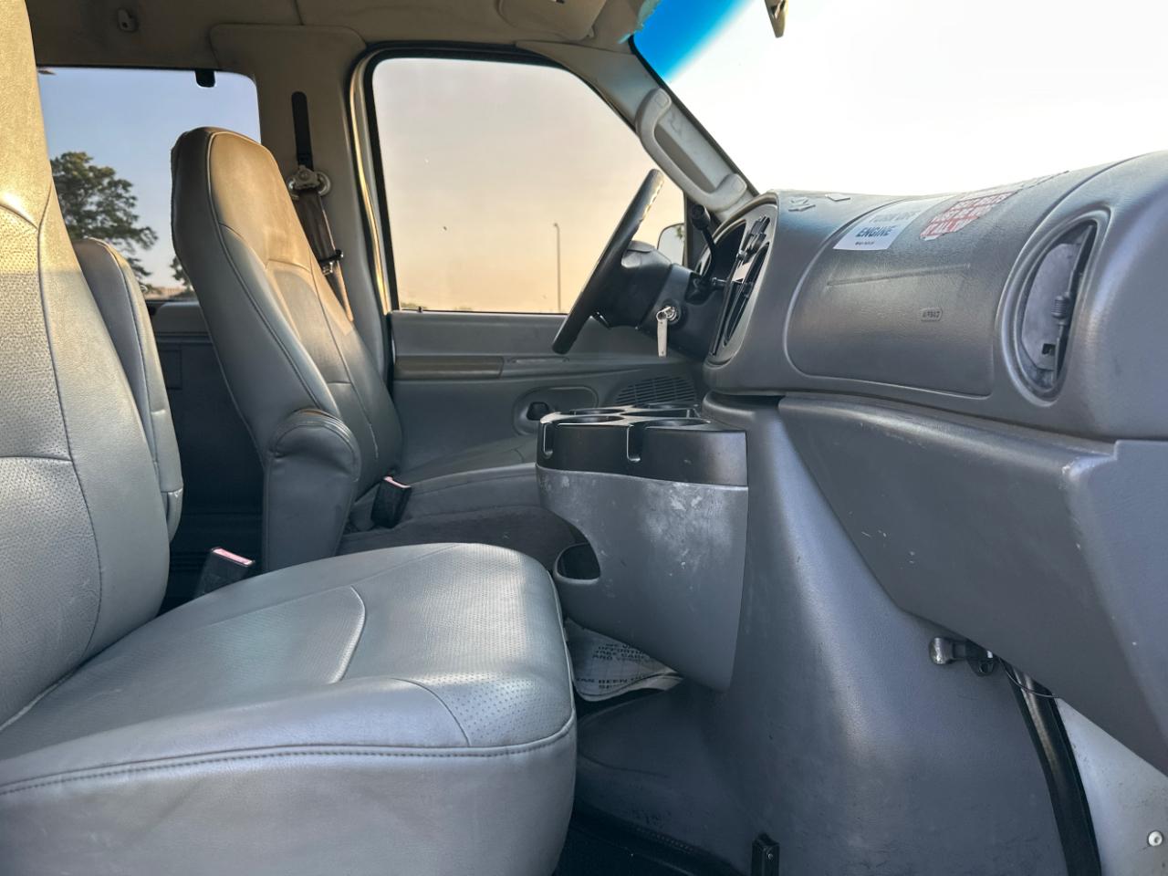 Ford Econoline E-150 XL 2008