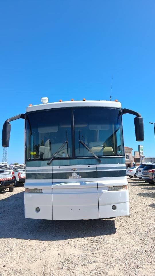 Winnebago Ultimate Freedom  2000
