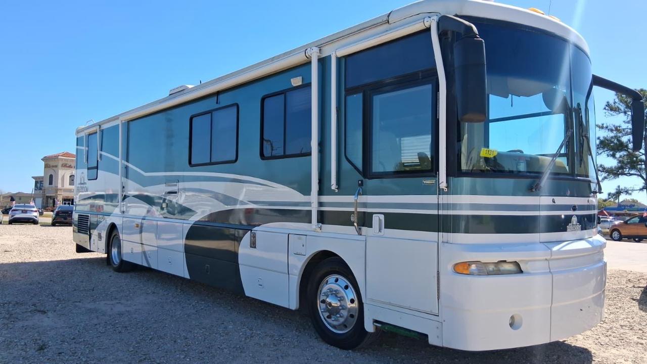 Winnebago Ultimate Freedom  2000