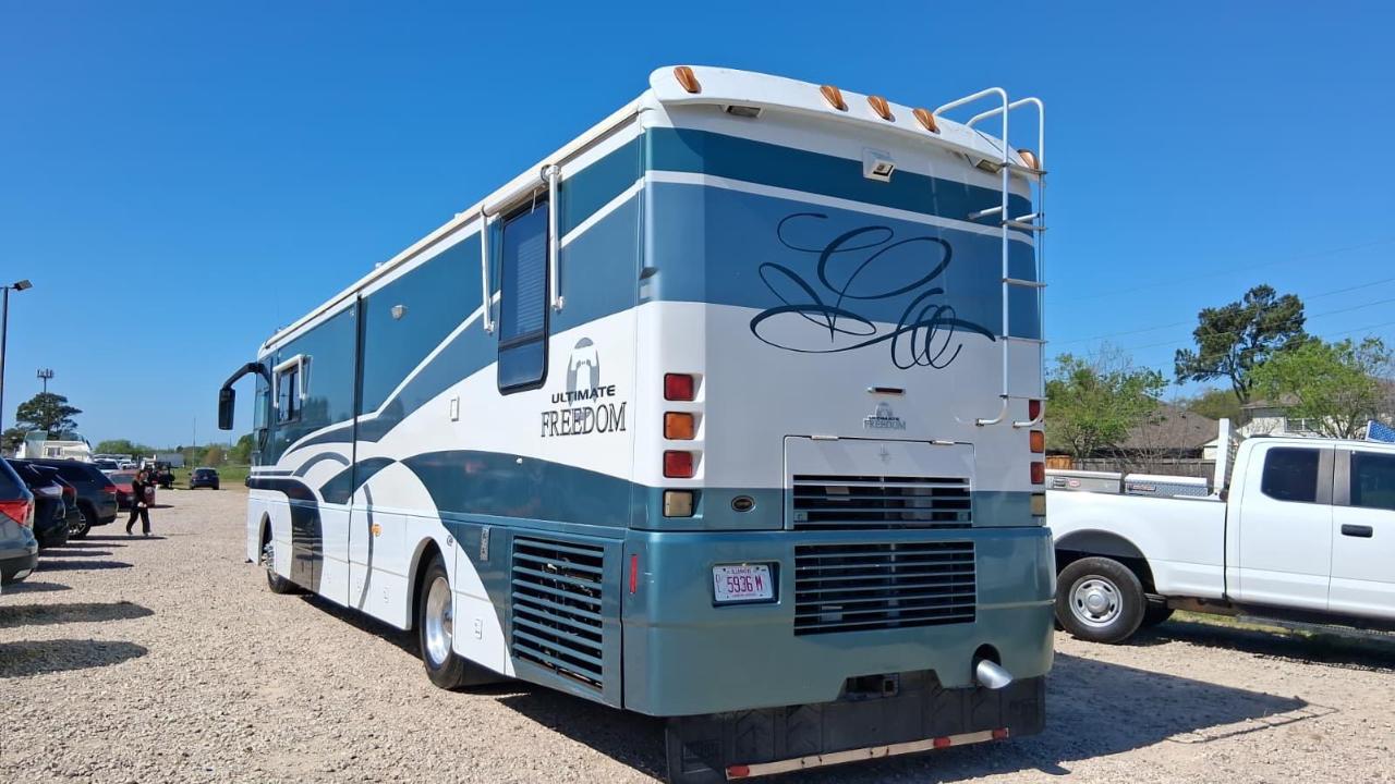 Winnebago Ultimate Freedom  2000