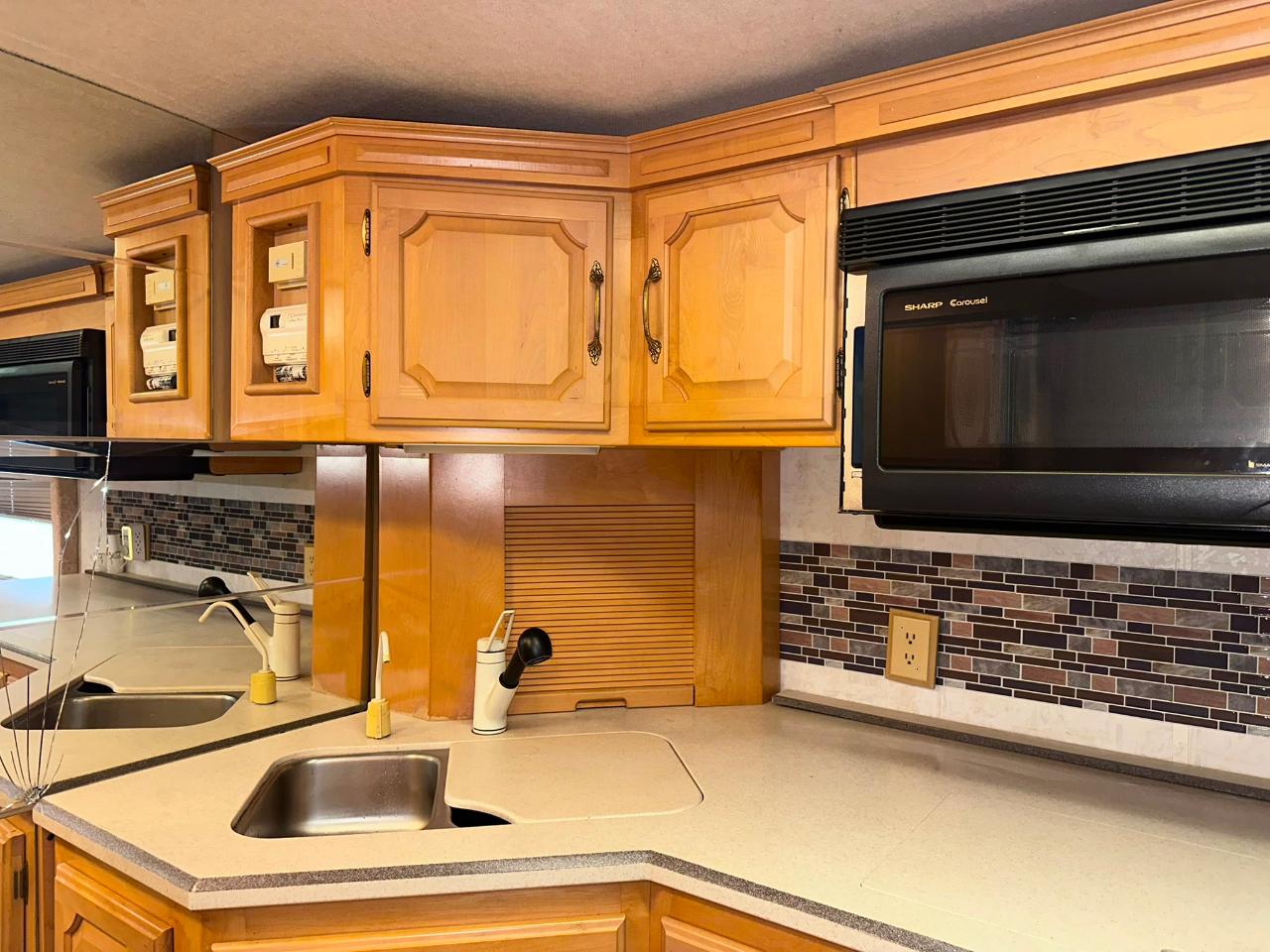 Winnebago Ultimate Freedom  2000