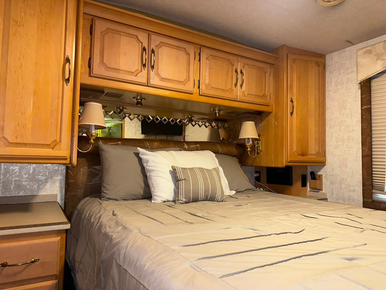 Winnebago Ultimate Freedom  2000