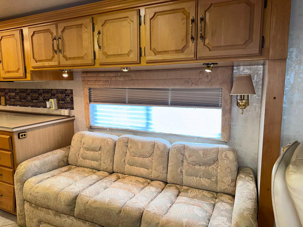 Winnebago Ultimate Freedom  2000