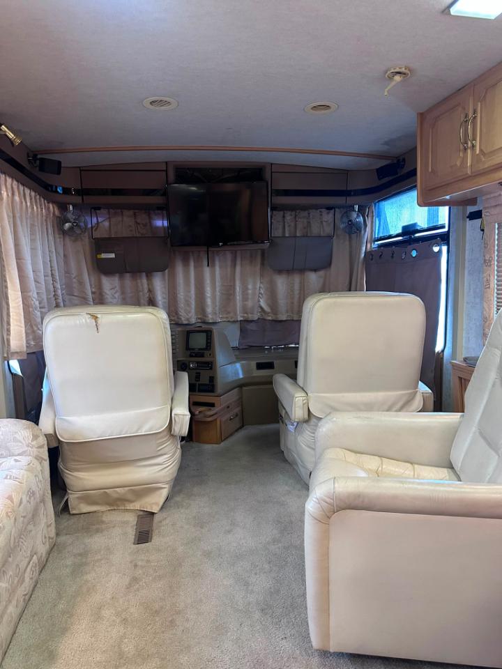 Winnebago Ultimate Freedom  2000
