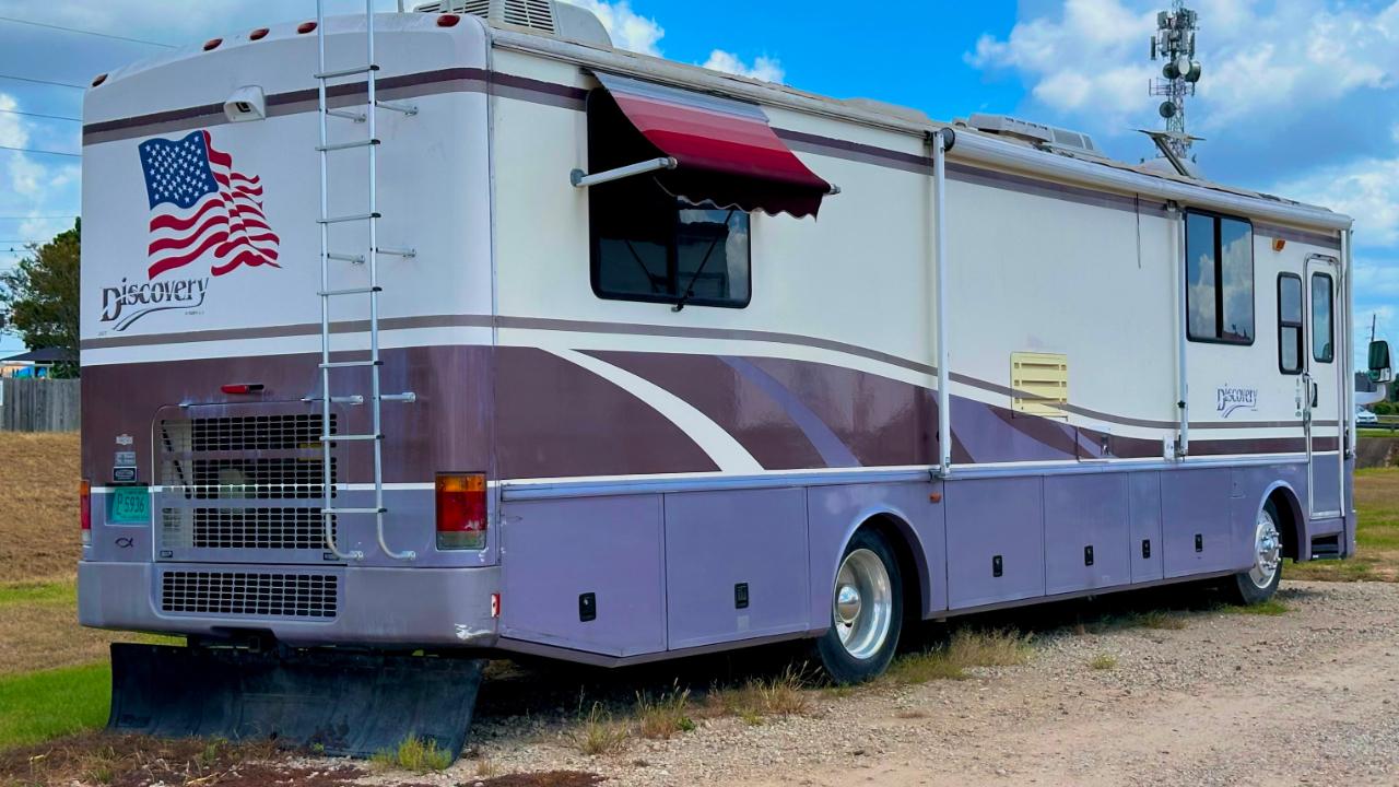 Freightliner X-Line Motorhome  1998
