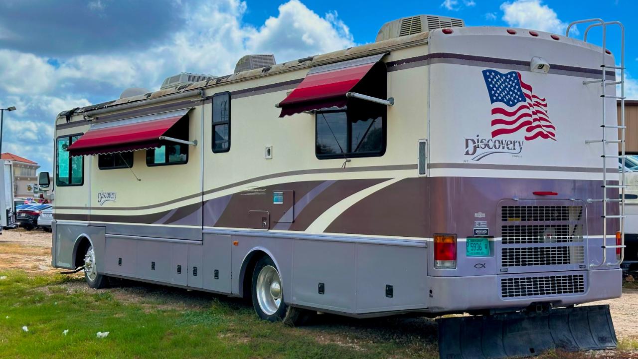 Freightliner X-Line Motorhome  1998