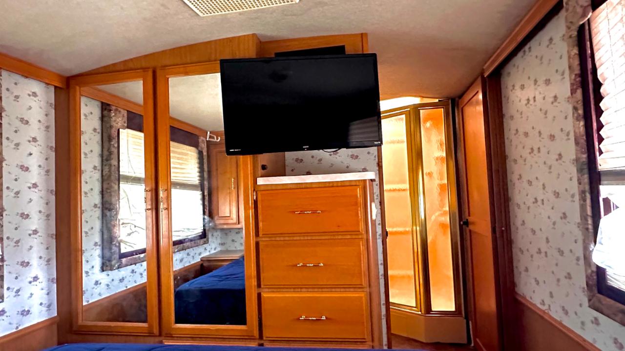 Freightliner X-Line Motorhome  1998