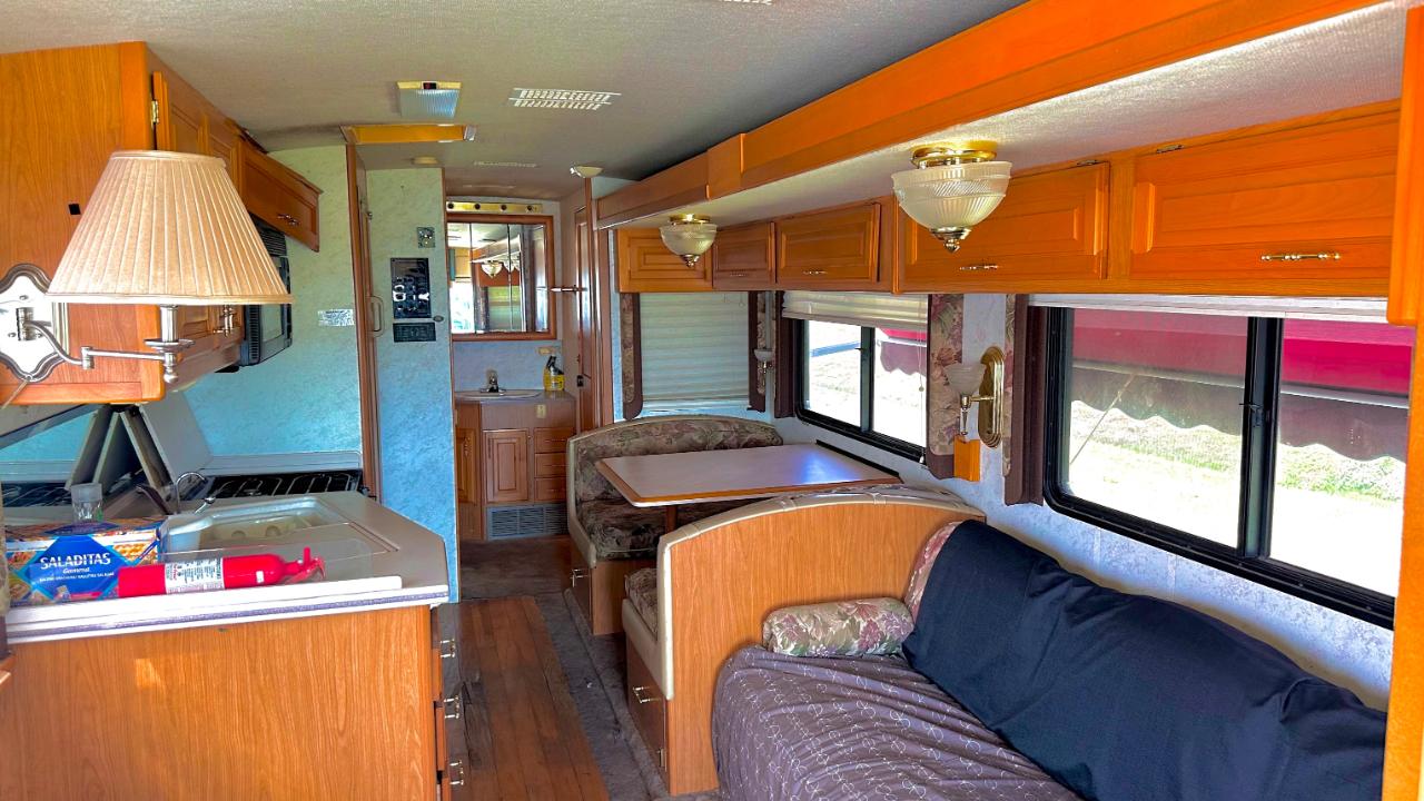 Freightliner X-Line Motorhome  1998