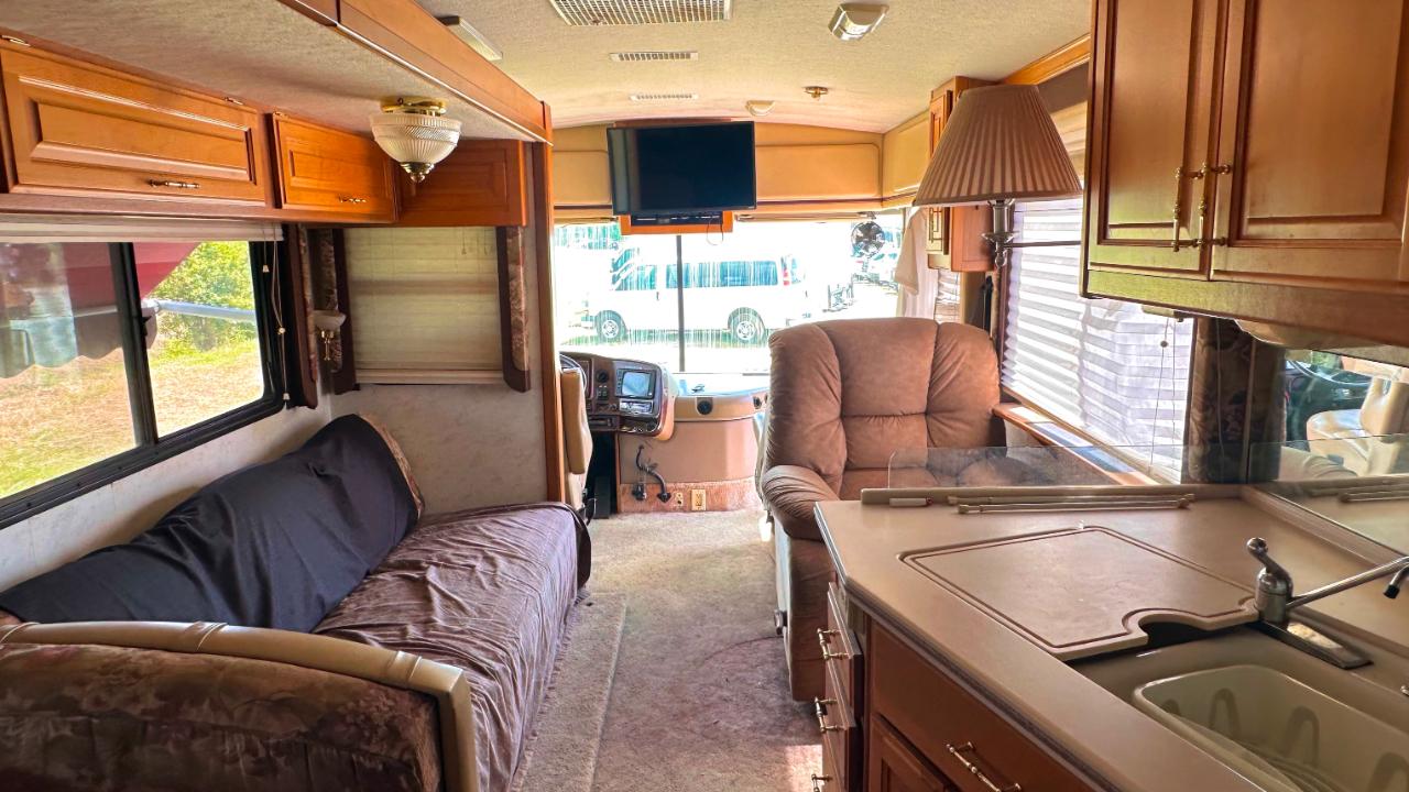 Freightliner X-Line Motorhome  1998