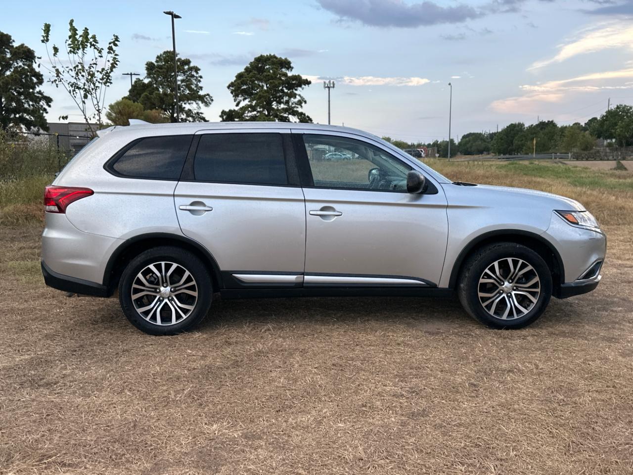 Mitsubishi Outlander ES 2WD 2018