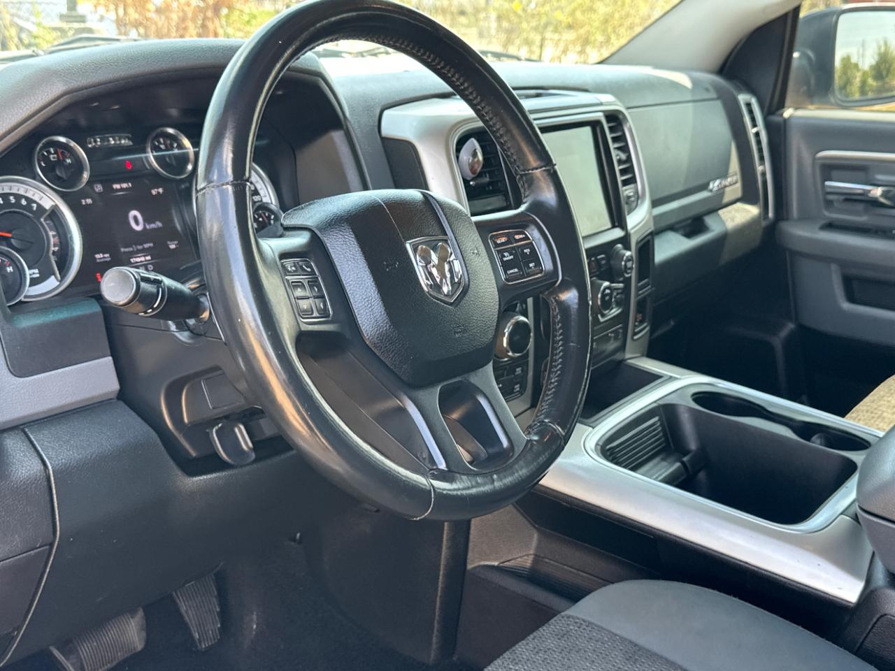 RAM 1500 SLT Crew Cab SWB 4WD 2016