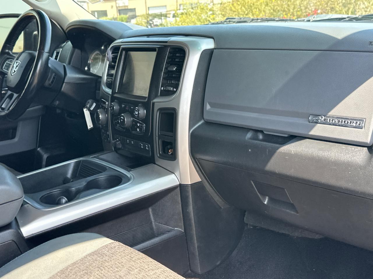 RAM 1500 SLT Crew Cab SWB 4WD 2016