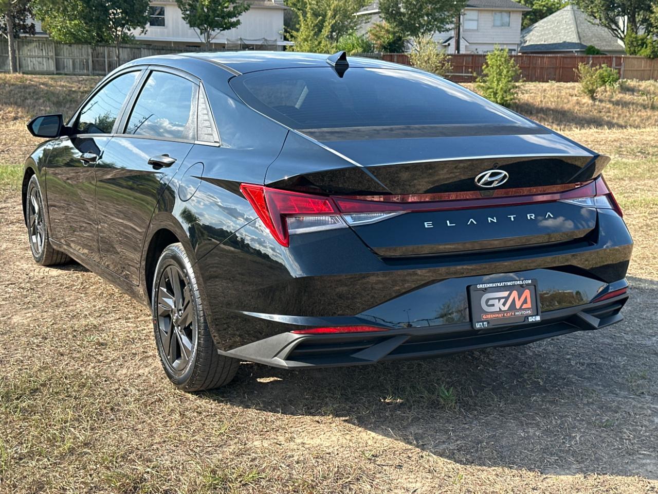 Hyundai Elantra  2022