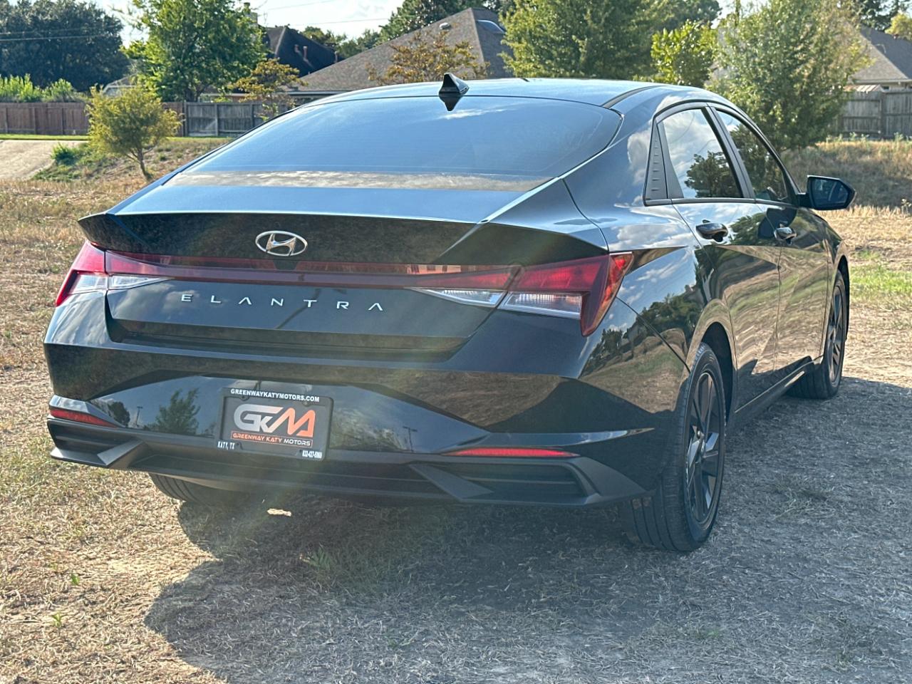 Hyundai Elantra  2022
