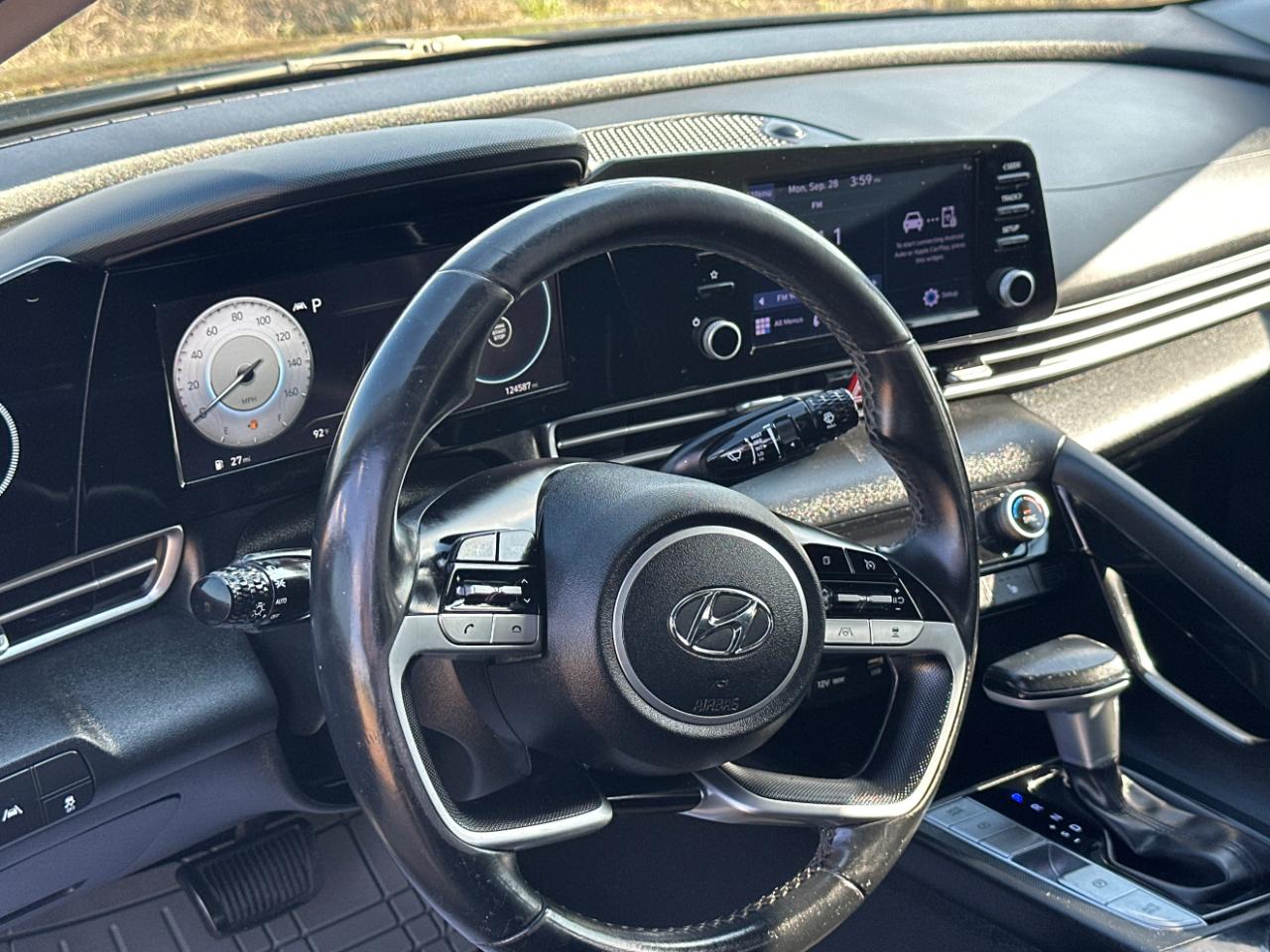 Hyundai Elantra  2022