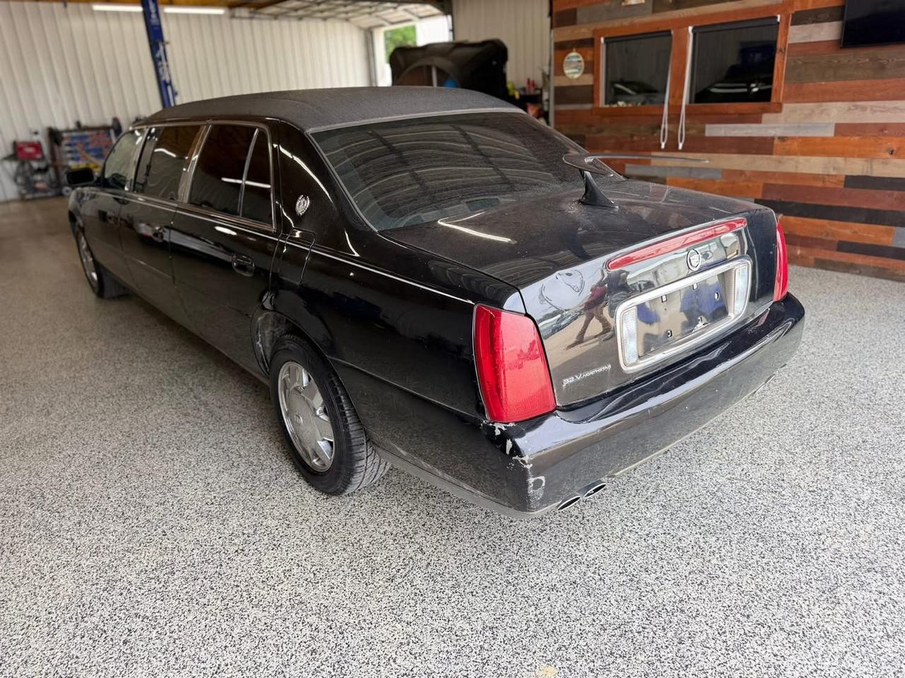 Cadillac DeVille Professional 4dr Sdn Limousine 2003