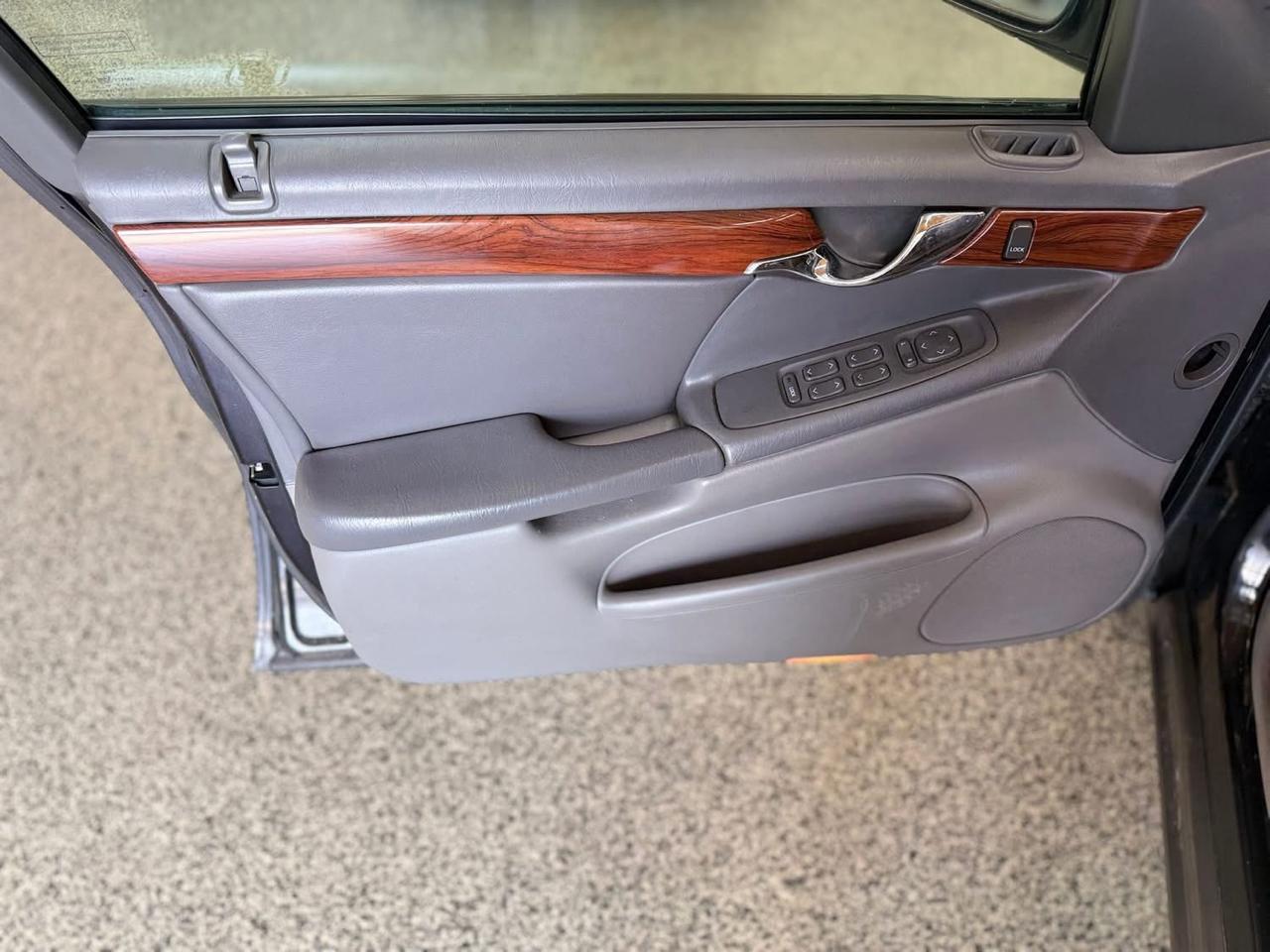 Cadillac DeVille Professional 4dr Sdn Limousine 2003