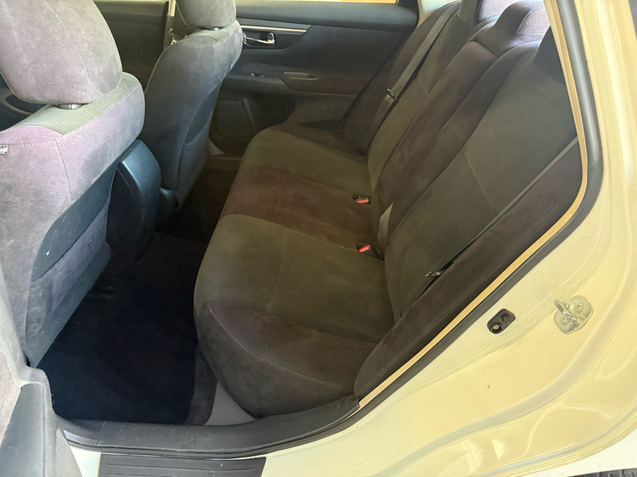 Nissan Altima 4dr Sdn I4 2.5 S 2013 Nissan Altima 4dr Sdn I4 2.5 S 2013