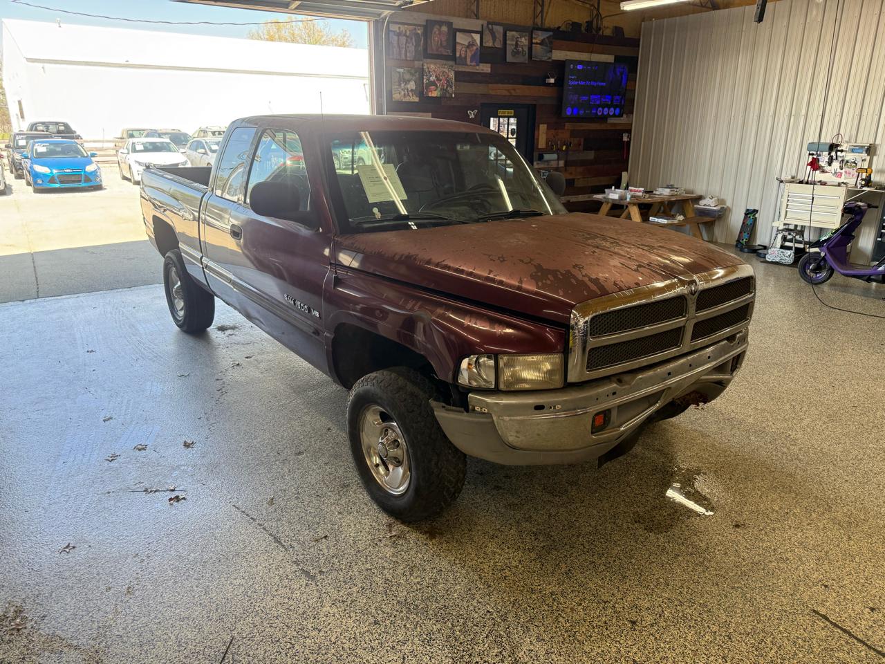 Dodge Ram 1500 4dr Quad Cab 139" WB 4WD 2000
