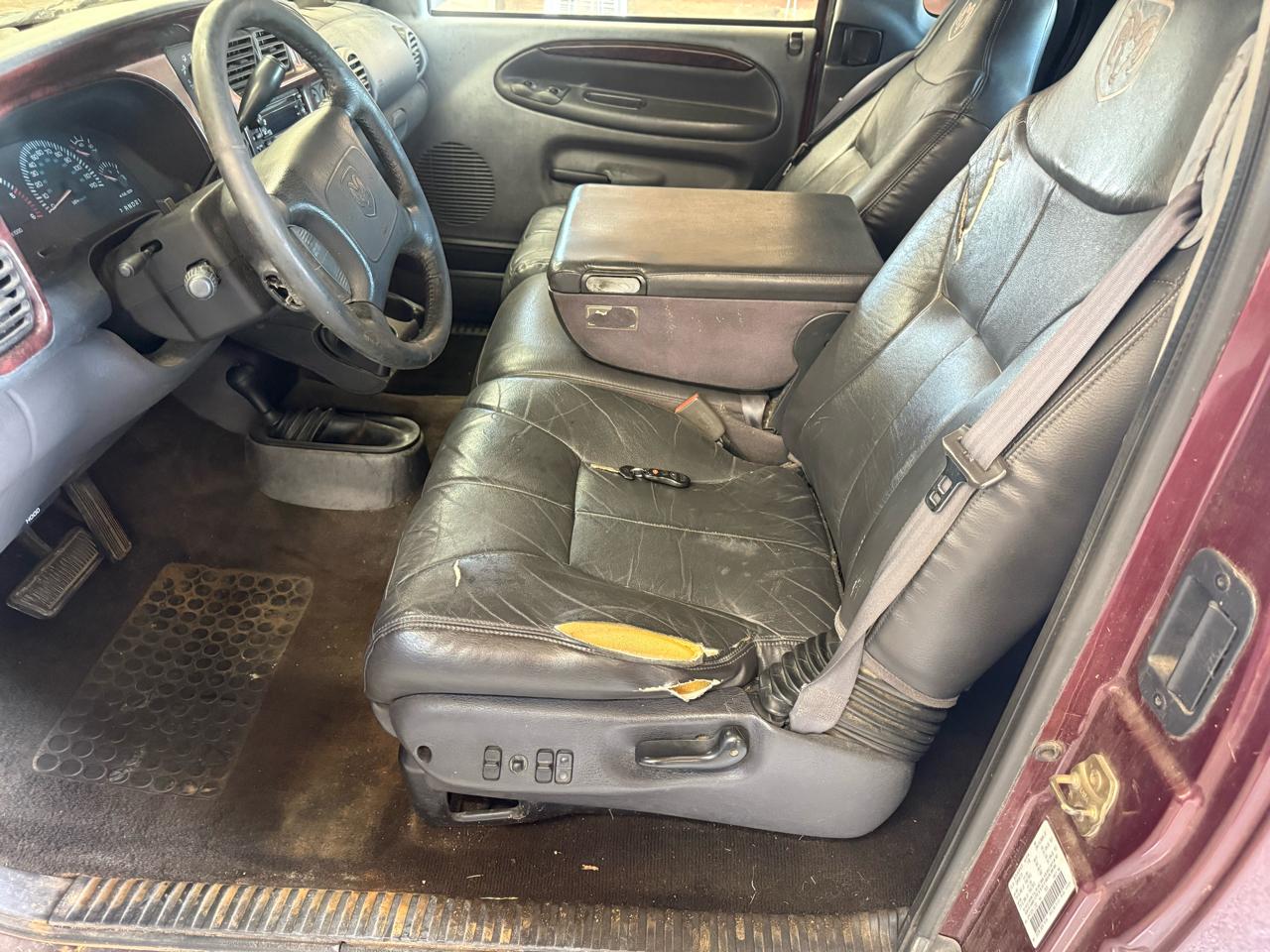 Dodge Ram 1500 4dr Quad Cab 139" WB 4WD 2000