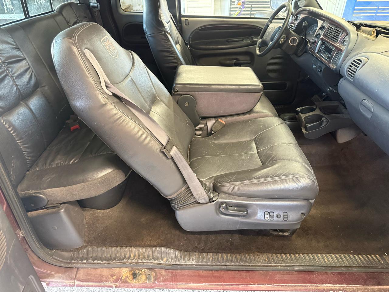 Dodge Ram 1500 4dr Quad Cab 139" WB 4WD 2000