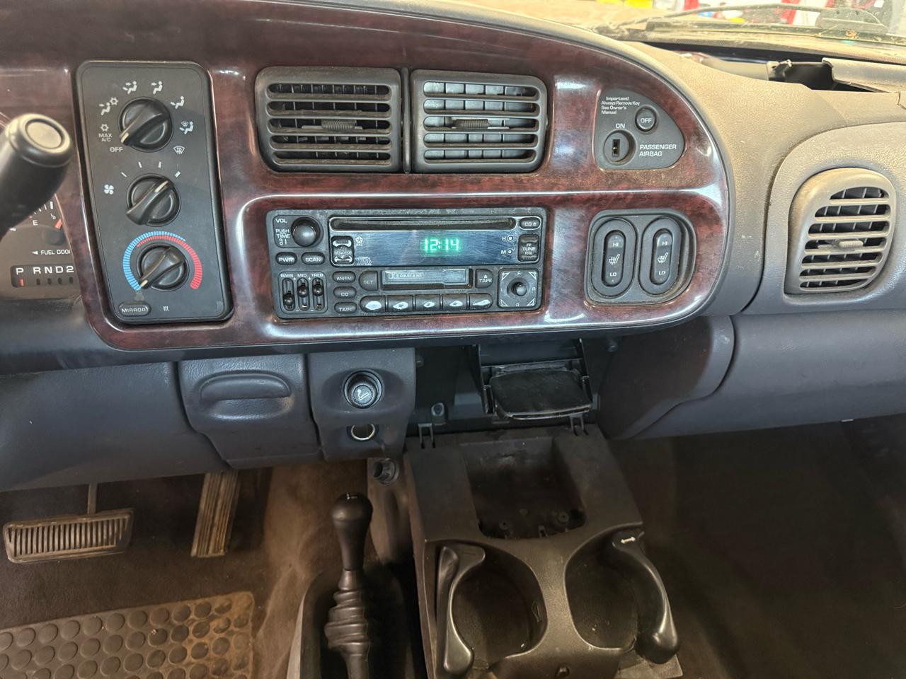 Dodge Ram 1500 4dr Quad Cab 139" WB 4WD 2000