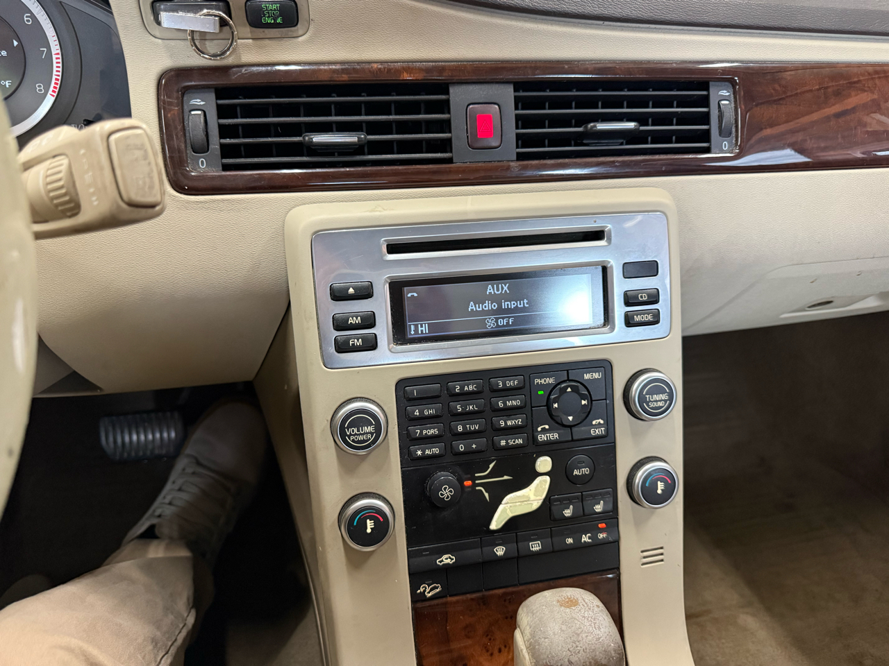 Volvo XC70 4dr Wgn 3.2L 2009 Volvo XC70 4dr Wgn 3.2L 2009