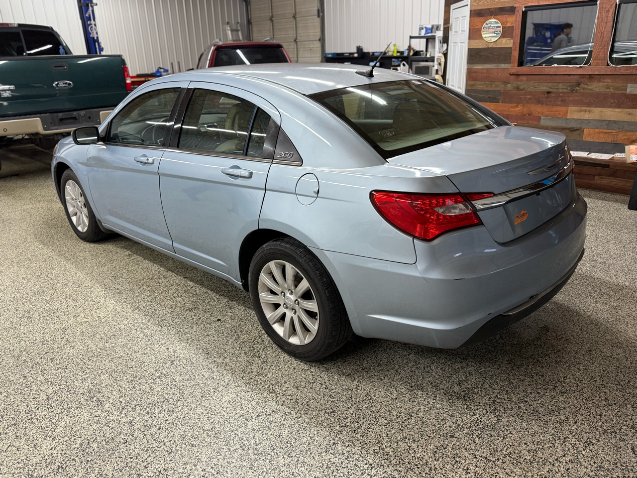 Chrysler 200 4dr Sdn Touring 2013 Chrysler 200 4dr Sdn Touring 2013