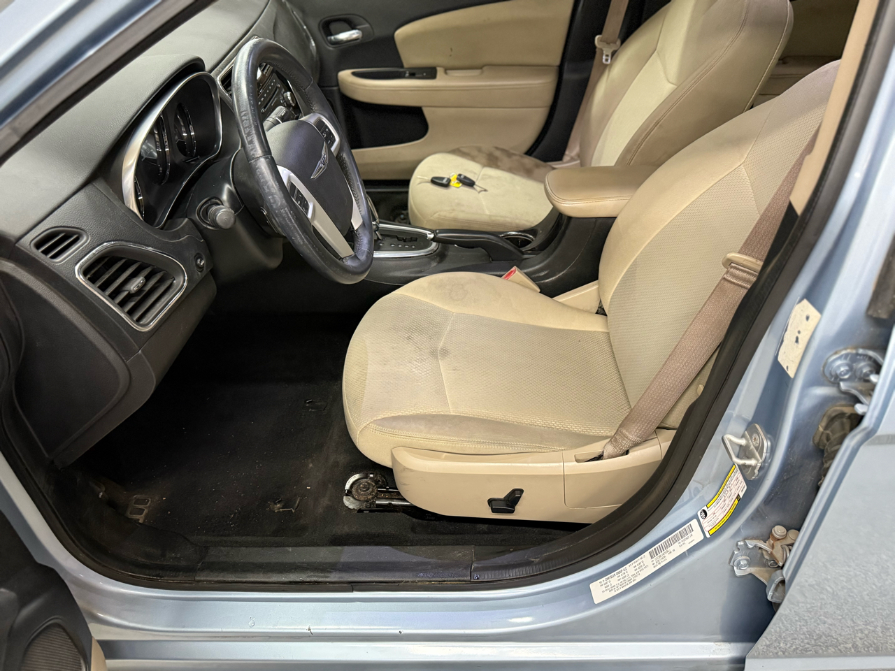 Chrysler 200 4dr Sdn Touring 2013 Chrysler 200 4dr Sdn Touring 2013