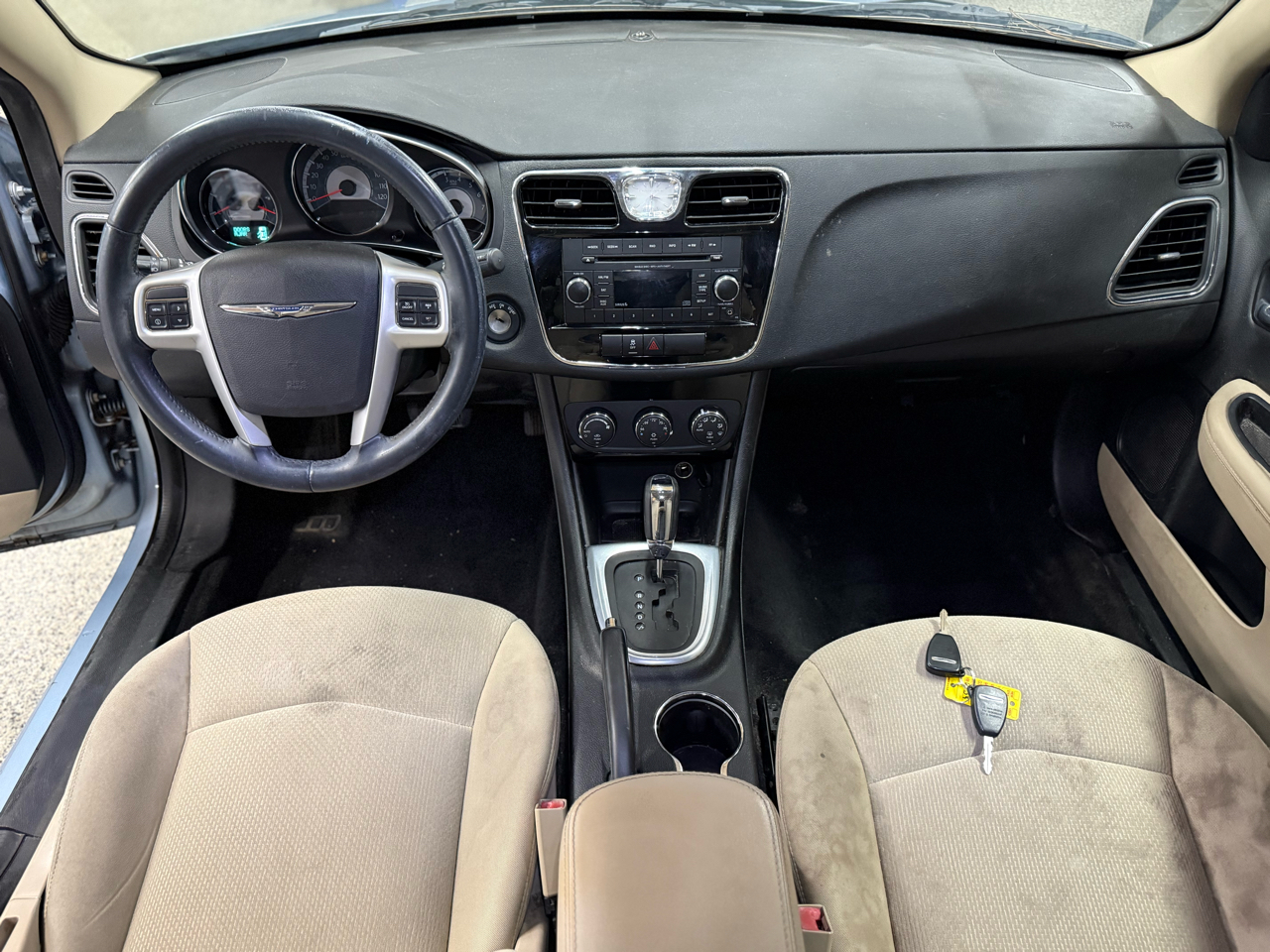 Chrysler 200 4dr Sdn Touring 2013 Chrysler 200 4dr Sdn Touring 2013