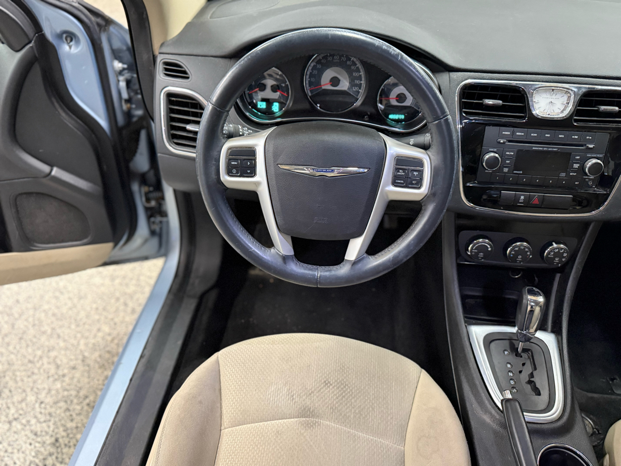 Chrysler 200 4dr Sdn Touring 2013 Chrysler 200 4dr Sdn Touring 2013