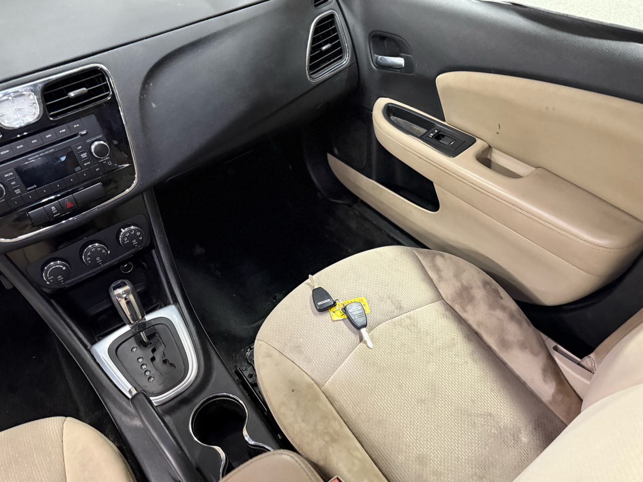 Chrysler 200 4dr Sdn Touring 2013 Chrysler 200 4dr Sdn Touring 2013